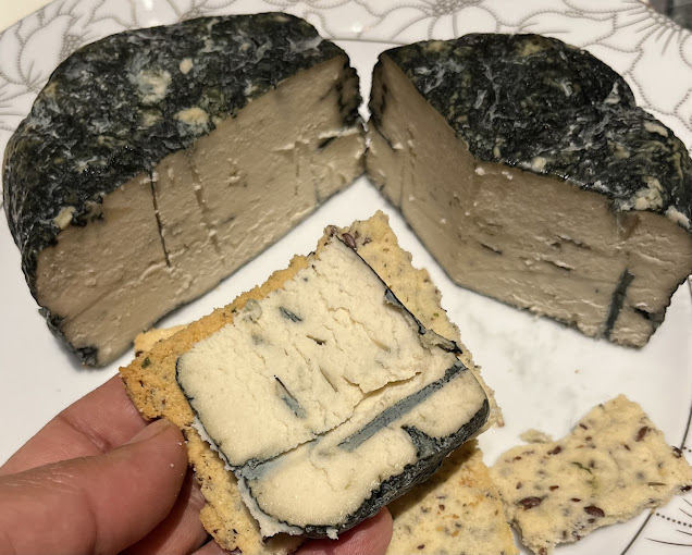 Vegan blue cheese crackers